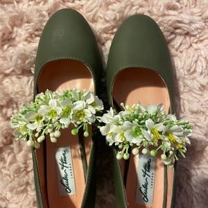 Green flower shoes!